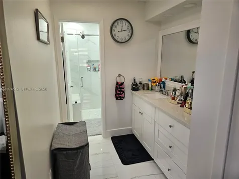 17914 NW 66th Ct Circle Hialeah FL 33015