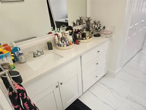 17914 NW 66th Ct Circle Hialeah FL 33015