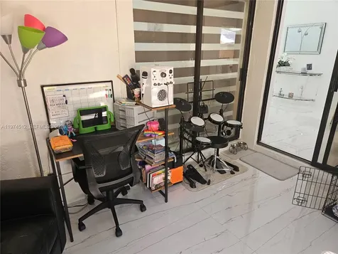 17914 NW 66th Ct Circle Hialeah FL 33015
