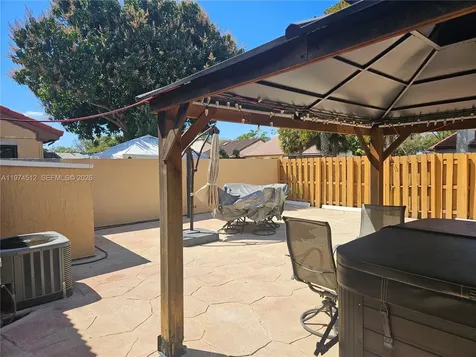 17914 NW 66th Ct Circle Hialeah FL 33015