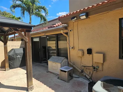 17914 NW 66th Ct Circle Hialeah FL 33015