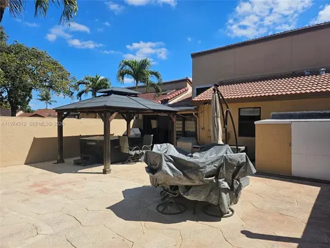 17914 NW 66th Ct Circle Hialeah FL 33015