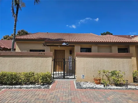 17914 NW 66th Ct Circle Hialeah FL 33015
