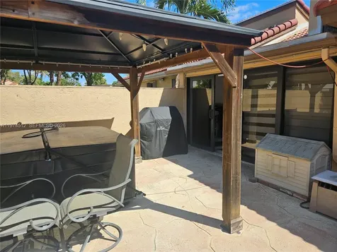 17914 NW 66th Ct Circle Hialeah FL 33015