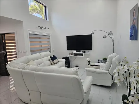 17914 NW 66th Ct Circle Hialeah FL 33015