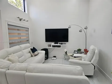 17914 NW 66th Ct Circle Hialeah FL 33015