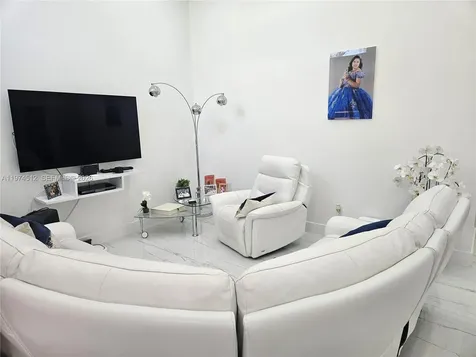 17914 NW 66th Ct Circle Hialeah FL 33015