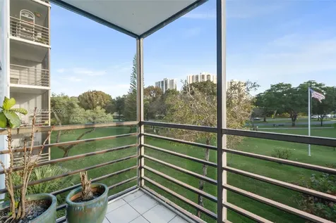20500 W Country Club Drive Aventura FL 33180