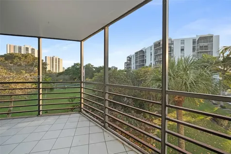 20500 W Country Club Drive Aventura FL 33180