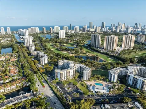 20500 W Country Club Drive Aventura FL 33180