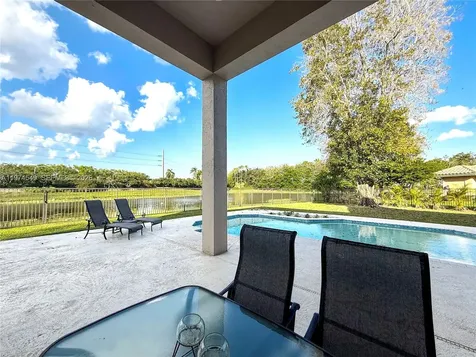400 Alexandra Circle Weston FL 33326