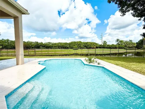 400 Alexandra Circle Weston FL 33326