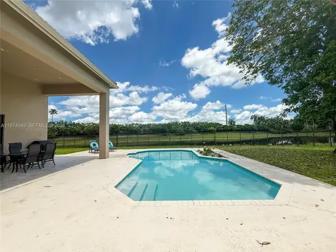 400 Alexandra Circle Weston FL 33326