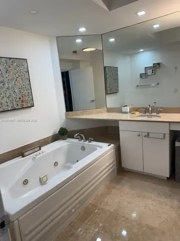 4779 Collins Avenue Avl06/1 Miami Beach FL 33140