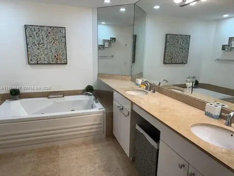 4779 Collins Avenue Avl06/1 Miami Beach FL 33140