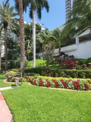 4779 Collins Avenue Avl06/1 Miami Beach FL 33140