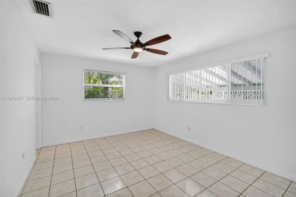 5650-5652 NE 17 Terrace, NE 17th Terrace Fort Lauderdale FL 33334