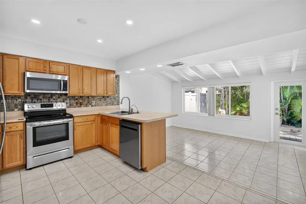 5650-5652 NE 17 Terrace, NE 17th Terrace Fort Lauderdale FL 33334