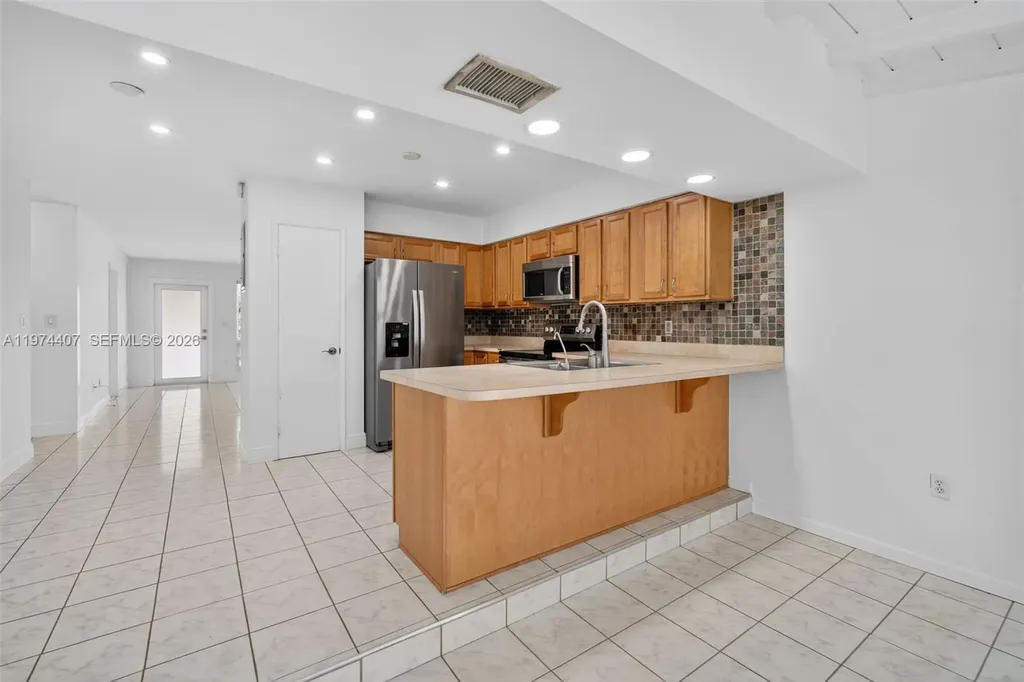 5650-5652 NE 17 Terrace, NE 17th Terrace Fort Lauderdale FL 33334