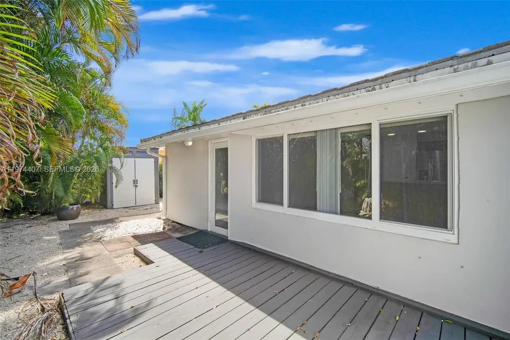 5650-5652 NE 17 Terrace, NE 17th Terrace Fort Lauderdale FL 33334
