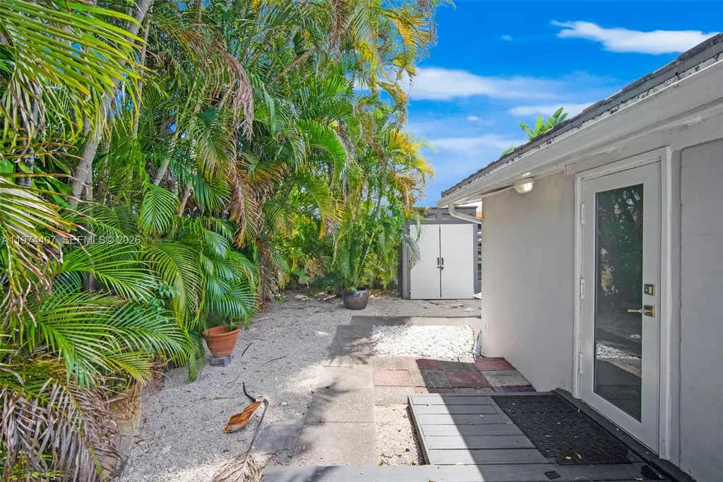 5650-5652 NE 17 Terrace, NE 17th Terrace Fort Lauderdale FL 33334