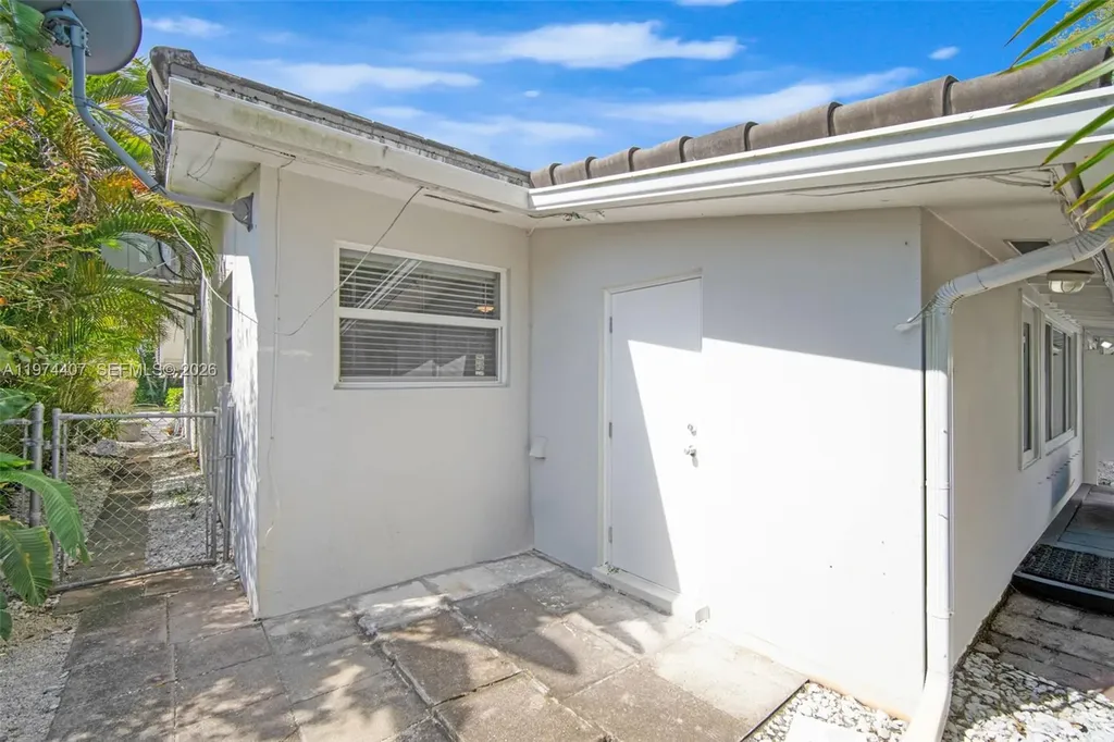 5650-5652 NE 17 Terrace, NE 17th Terrace Fort Lauderdale FL 33334