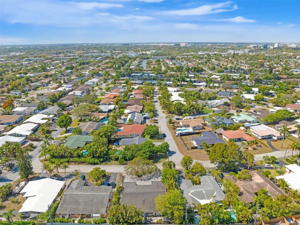 5650-5652 NE 17 Terrace, NE 17th Terrace Fort Lauderdale FL 33334