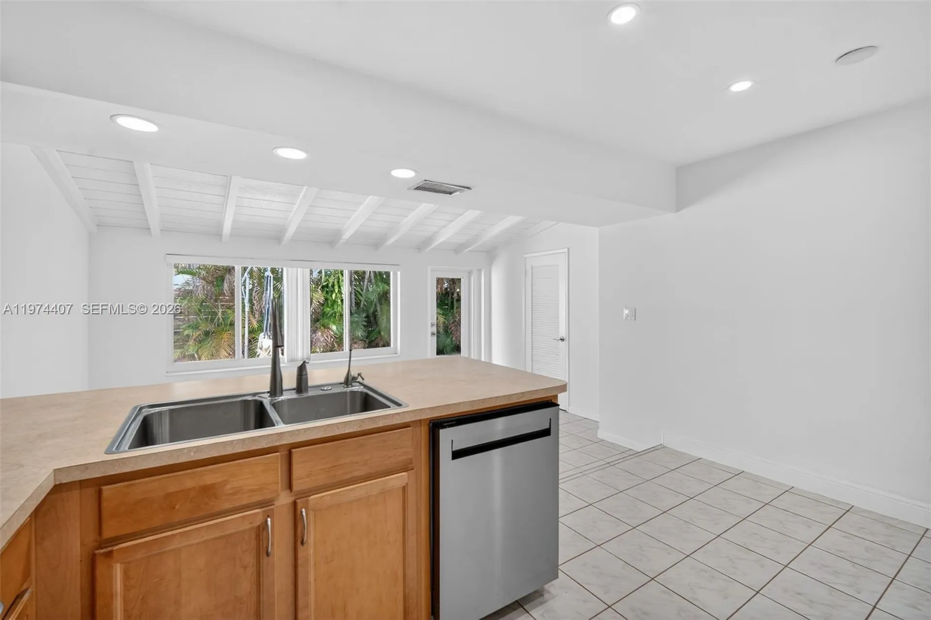 5650-5652 NE 17 Terrace, NE 17th Terrace Fort Lauderdale FL 33334
