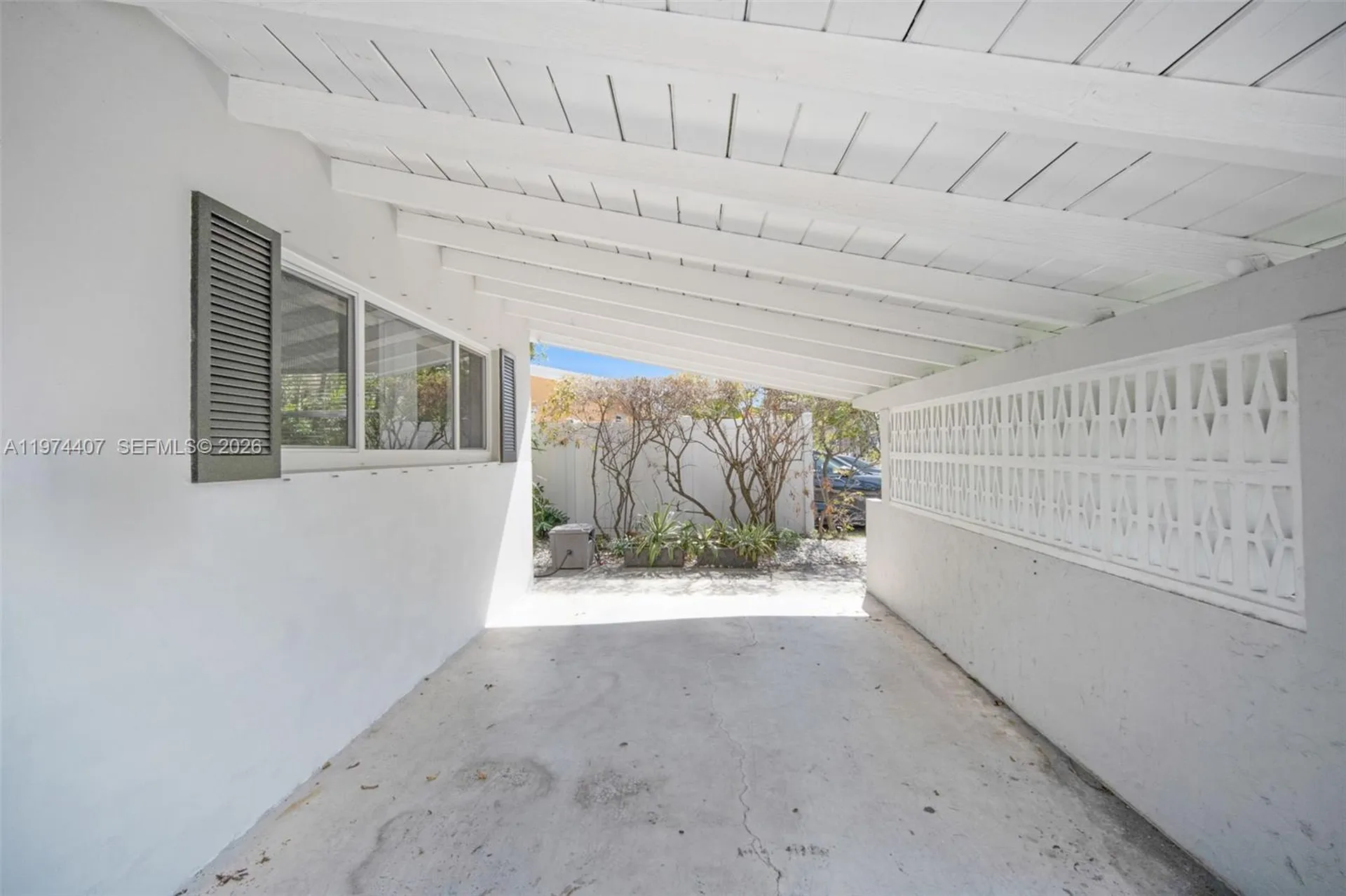 5650-5652 NE 17 Terrace, NE 17th Terrace Fort Lauderdale FL 33334