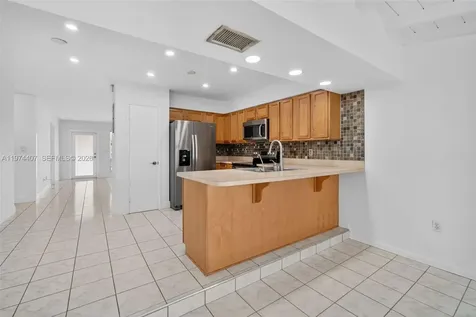 5650-5652 NE 17 Terrace, NE 17th Terrace Fort Lauderdale FL 33334