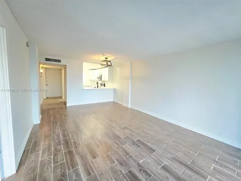 108 Royal Park Drive Oakland Park FL 33309