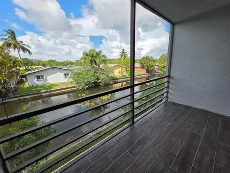 108 Royal Park Drive Oakland Park FL 33309