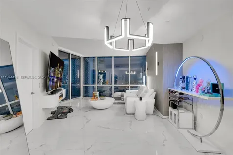 851 NE 1st Avenue Miami FL 33132