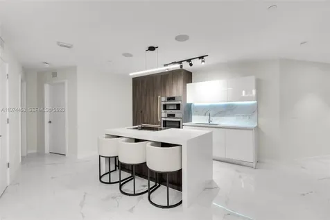 851 NE 1st Avenue Miami FL 33132