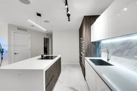 851 NE 1st Avenue Miami FL 33132