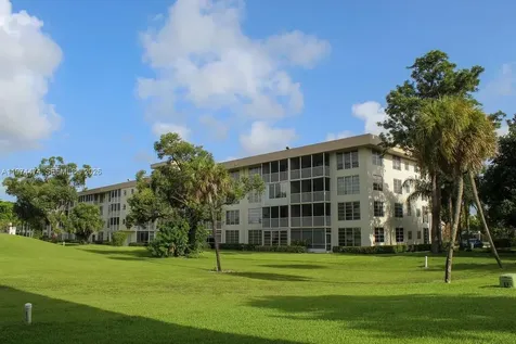 2900 N Palm Aire Drive Pompano Beach FL 33069