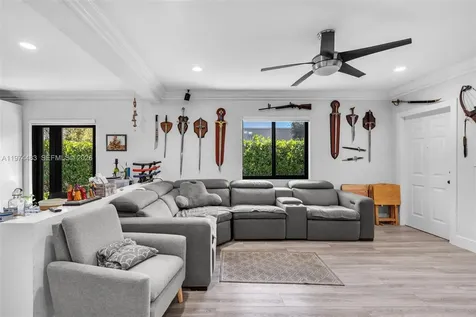 42 W 44th Street Hialeah FL 33012