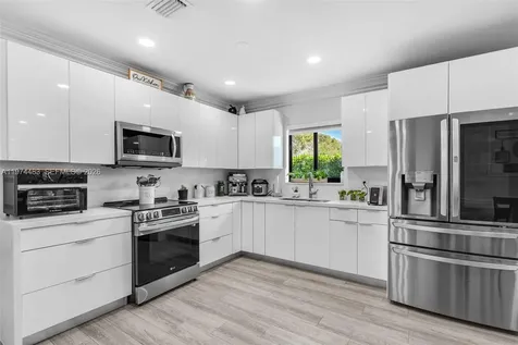 42 W 44th Street Hialeah FL 33012