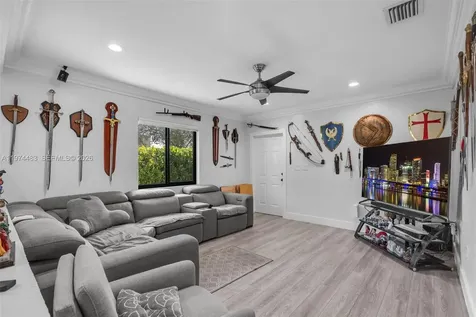 42 W 44th Street Hialeah FL 33012