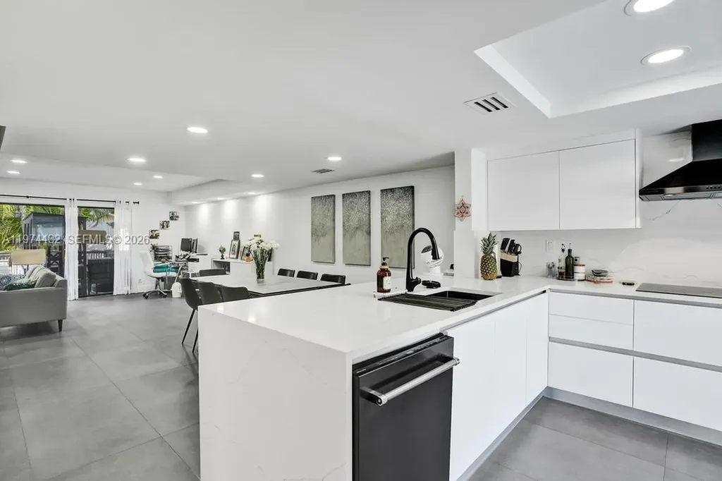 2723 NE 164th Street North Miami Beach FL 33160