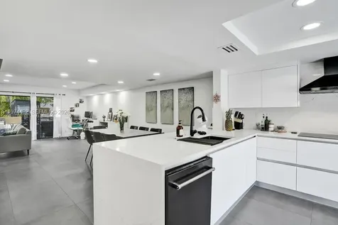 2723 NE 164th Street North Miami Beach FL 33160