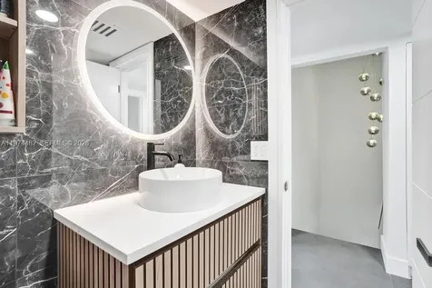 2723 NE 164th Street North Miami Beach FL 33160
