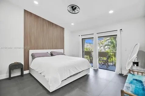 2723 NE 164th Street North Miami Beach FL 33160