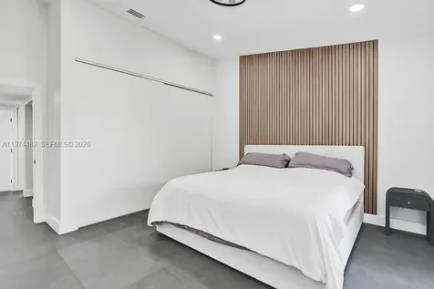 2723 NE 164th Street North Miami Beach FL 33160