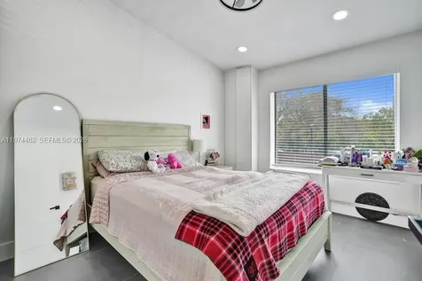 2723 NE 164th Street North Miami Beach FL 33160