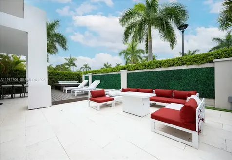 10366 NW 68th Terrace Doral FL 33178