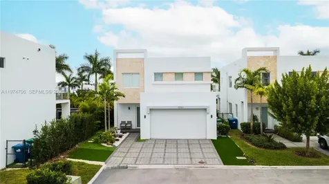10366 NW 68th Terrace Doral FL 33178