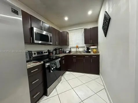 9951 SW 39th Terrace Miami FL 33165