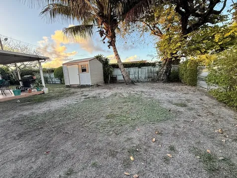 9951 SW 39th Terrace Miami FL 33165