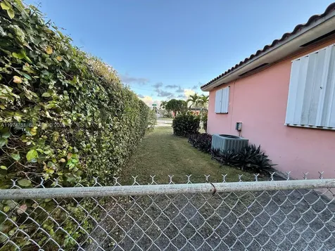 9951 SW 39th Terrace Miami FL 33165